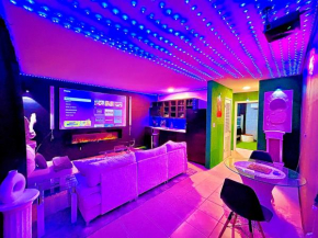 NO FEE, VIP Movie and Fireplace Nature Beach Oasis